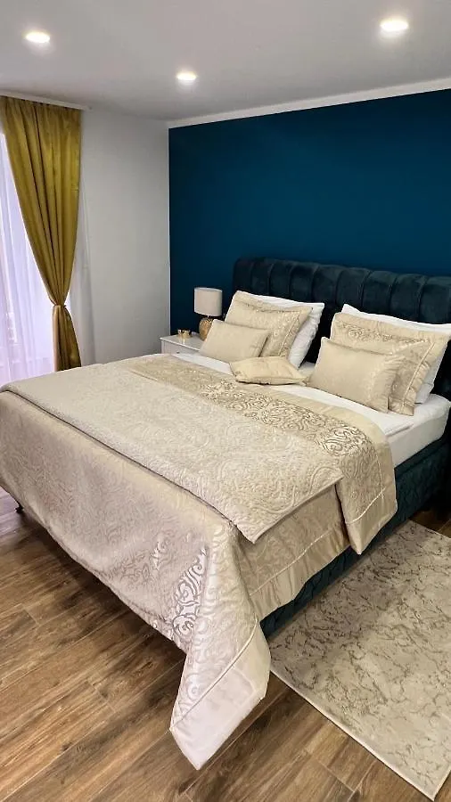 Gold Luxury Room Split