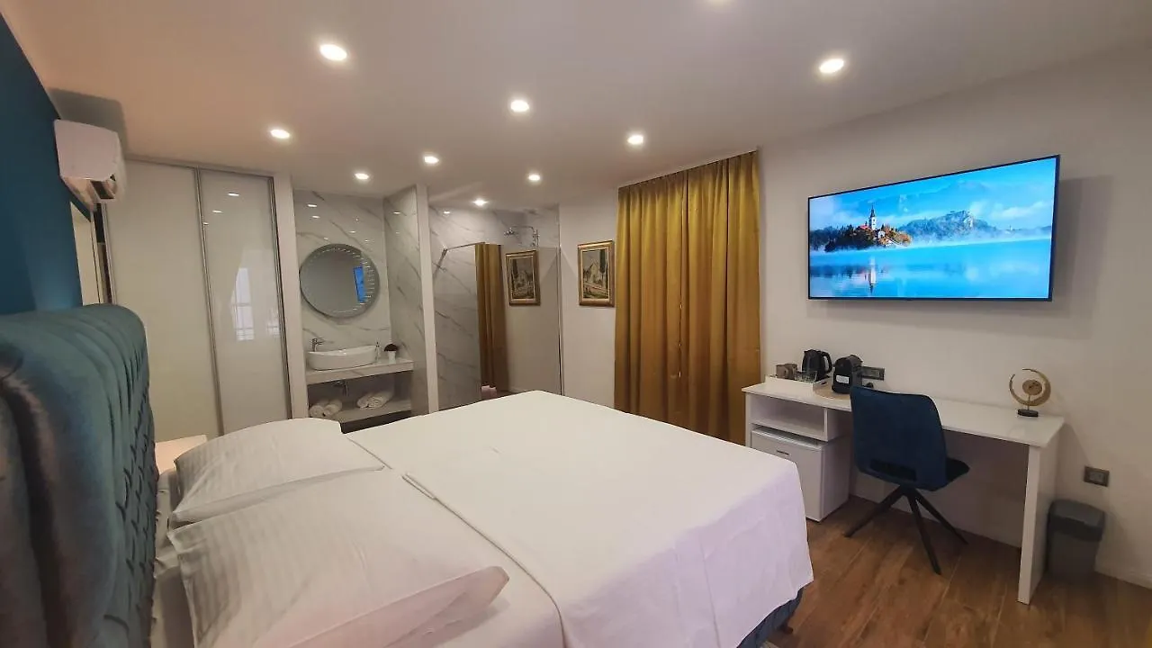 Gold Luxury Room Split Guest house
