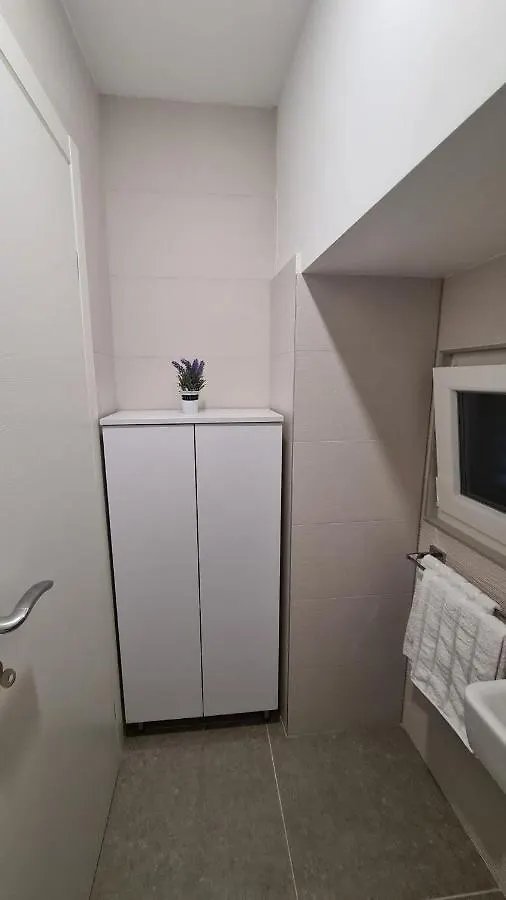 Gold Luxury Room Split